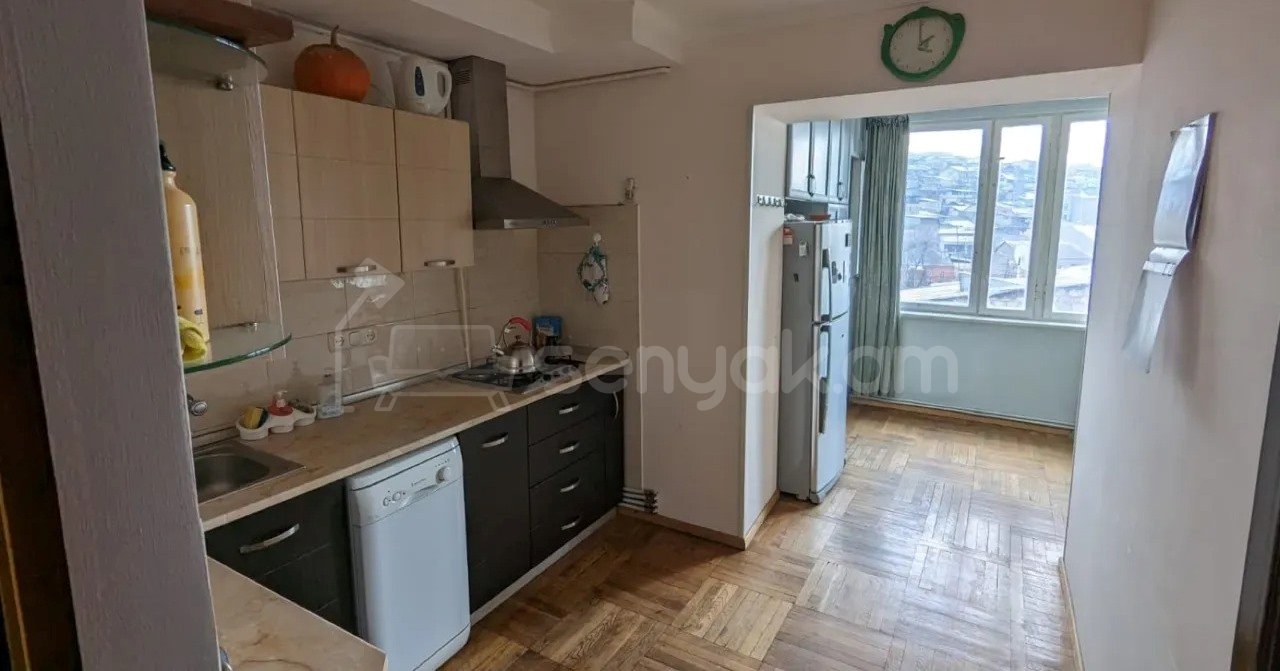 3 Սենյականոց Բնակարան Քարե Շենքում, 81քմ, 4/6 հարկ, Կոսմետիկ Վերանորոգված