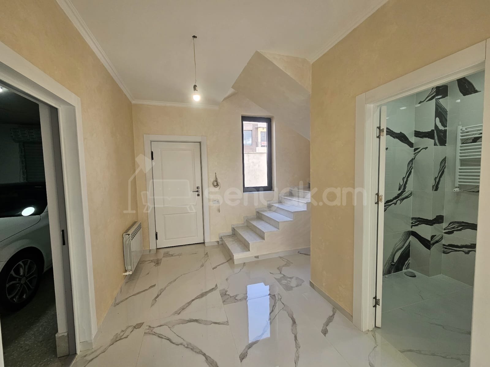 4 Սենյականոց Շքեղ Առանձնատուն, 240քմ, Ավտոտնակով