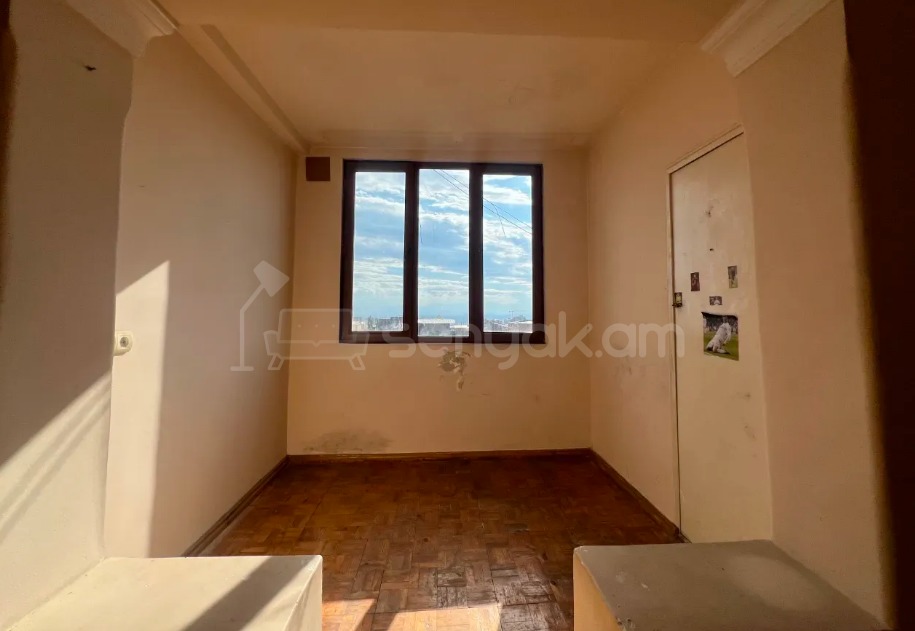 3 Սենյականոց Բնակարան, 73քմ, 4/4 հարկ, Նորմալ Վիճակում