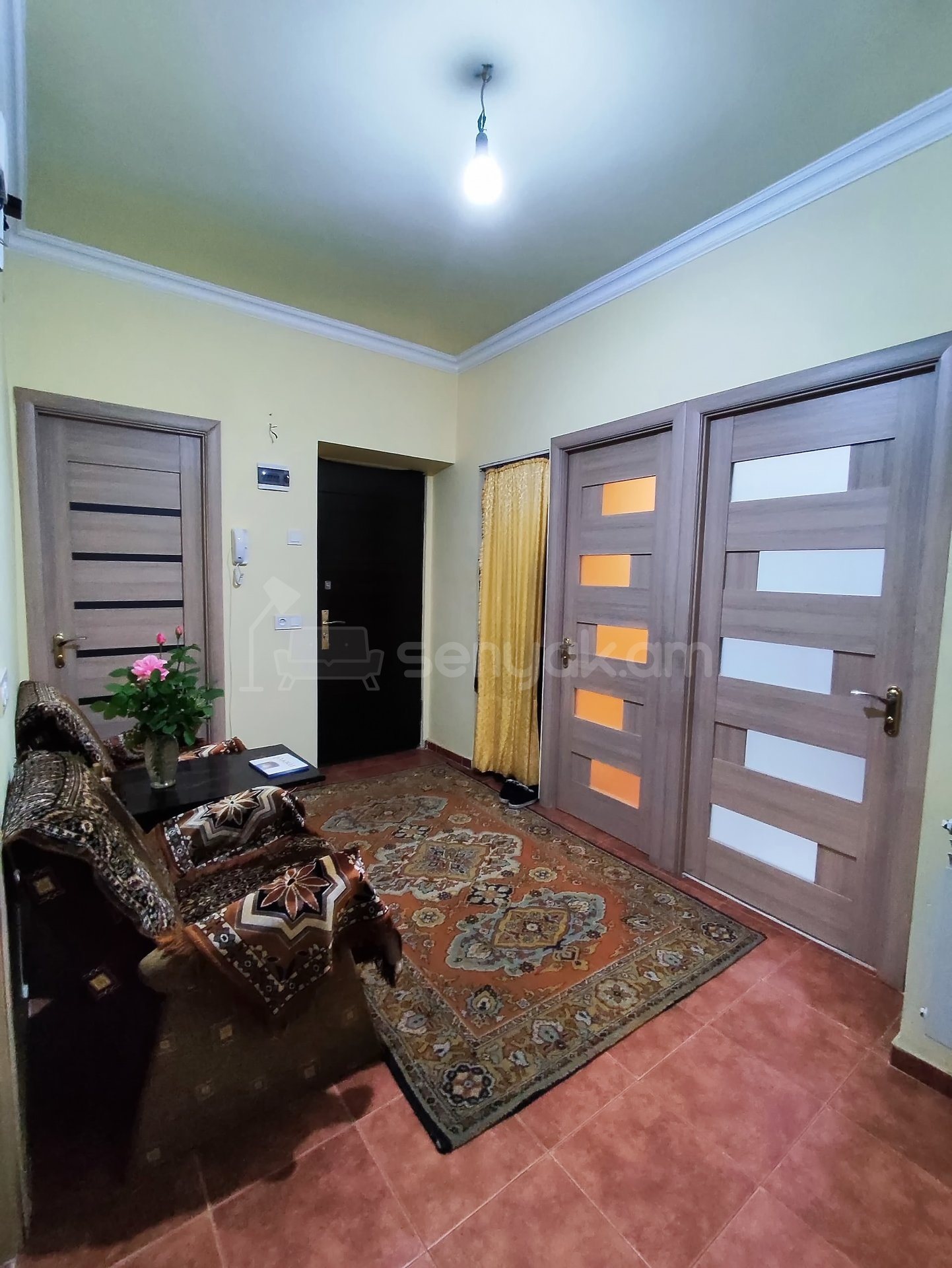 4 Սենյականոց Բնակարան Քարե Շենքում, 92քմ, 1/5 հարկ, Կոսմետիկ Վերանորոգված