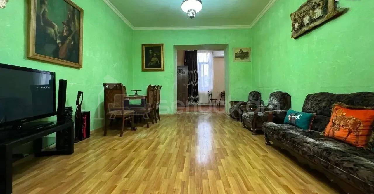 4 Սենյականոց Բնակարան Քարե Շենքում, 80քմ, 3/5 հարկ, Կապիտալ Վերանորոգված