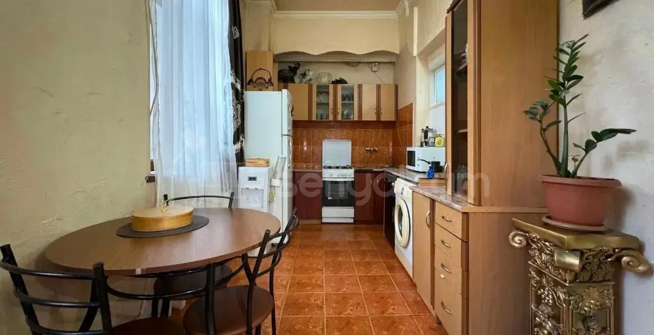 4 Սենյականոց Բնակարան Քարե Շենքում, 80քմ, 3/5 հարկ, Կապիտալ Վերանորոգված