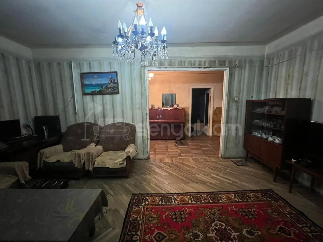3 Սենյականոց Բնակարան Քարե Շենքում, 93քմ, 2/5 հարկ, Նորմալ Վիճակում