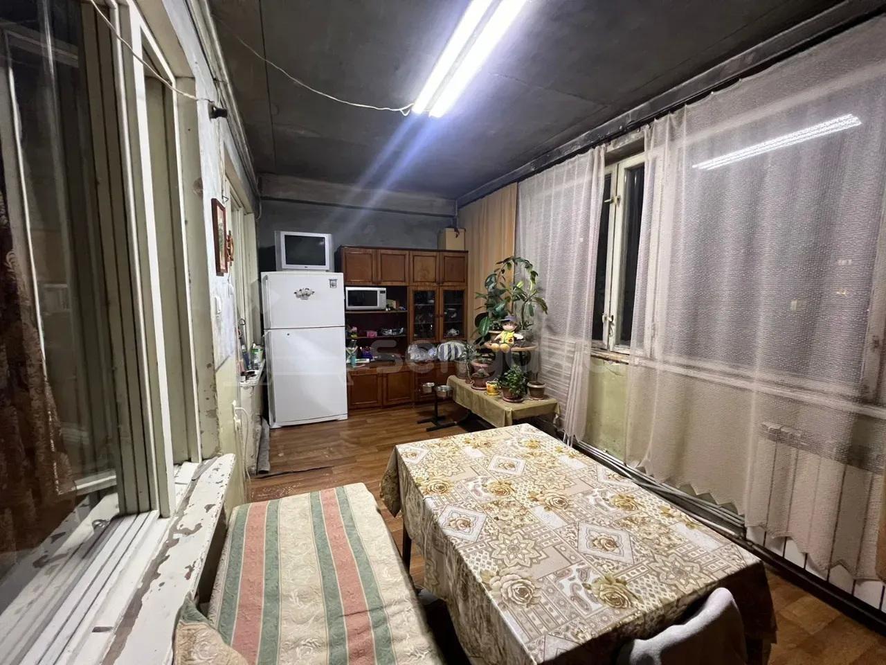 3 Սենյականոց Բնակարան Քարե Շենքում, 93քմ, 2/5 հարկ, Նորմալ Վիճակում