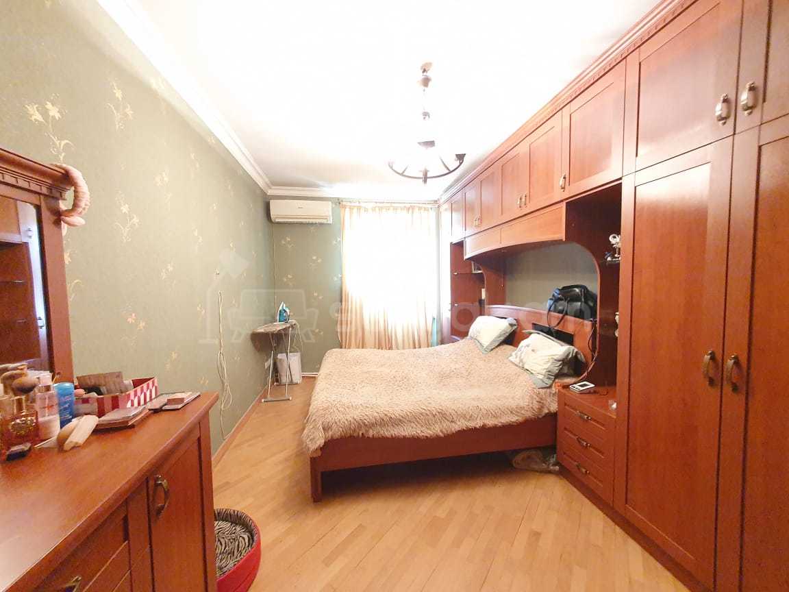 3 Սենյականոց Բնակարան Քարե Շենքում, 71քմ, 1/4 հարկ, Կապիտալ Վերանորոգված