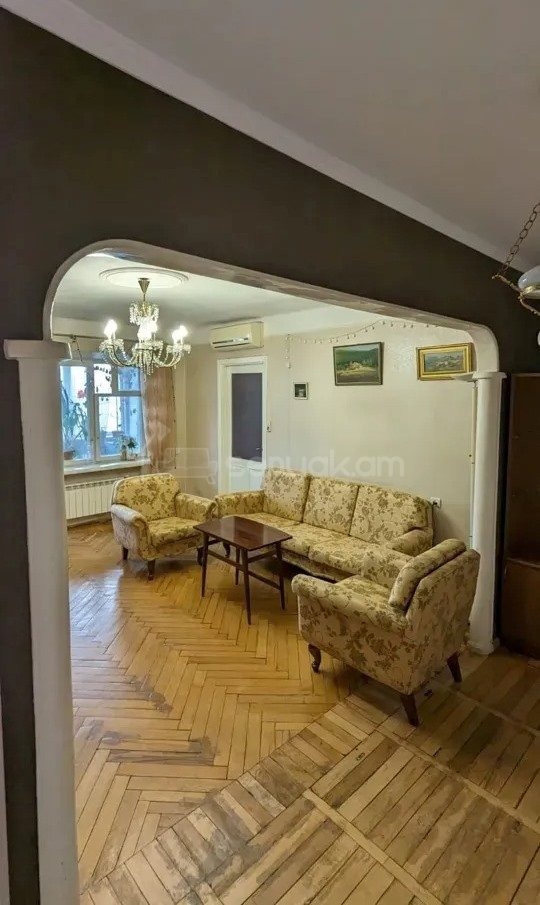 3 Սենյականոց Բնակարան Քարե Շենքում, 81քմ, 4/6 հարկ, Կապիտալ Վերանորոգված