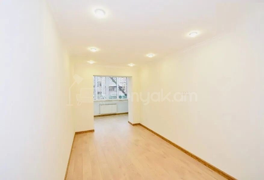 3 Սենյականոց Բնակարան Քարե Շենքում, 75քմ, 2/5 հարկ, Դիզայներական Վերանորոգված