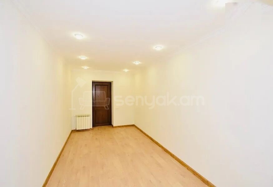 3 Սենյականոց Բնակարան Քարե Շենքում, 75քմ, 2/5 հարկ, Դիզայներական Վերանորոգված