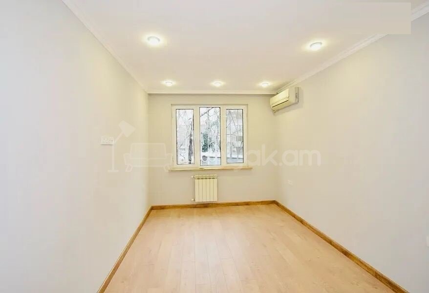3 Սենյականոց Բնակարան Քարե Շենքում, 75քմ, 2/5 հարկ, Դիզայներական Վերանորոգված
