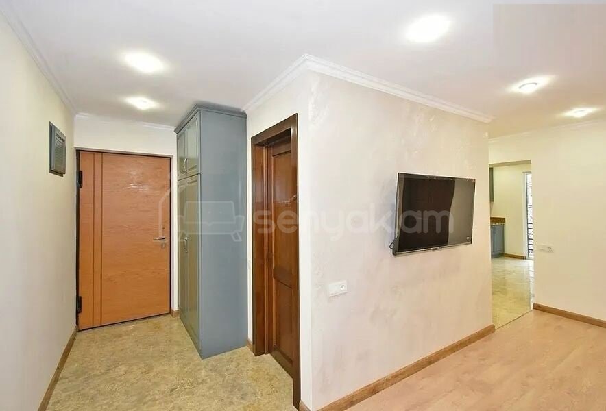 3 Սենյականոց Բնակարան Քարե Շենքում, 75քմ, 2/5 հարկ, Դիզայներական Վերանորոգված