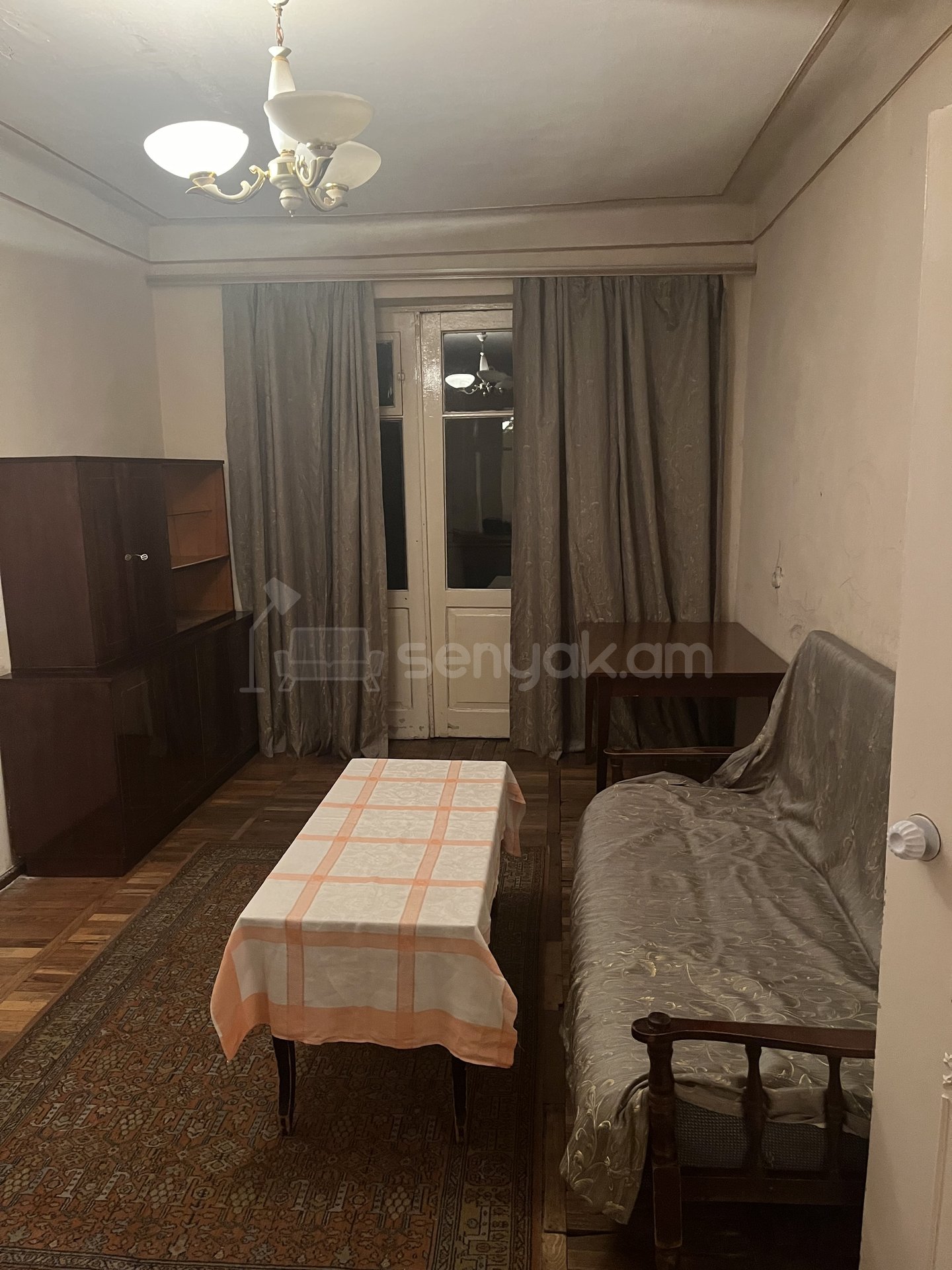3 Սենյականոց Բնակարան Քարե Շենքում, 56քմ, 4/4 հարկ, Նորմալ Վիճակում