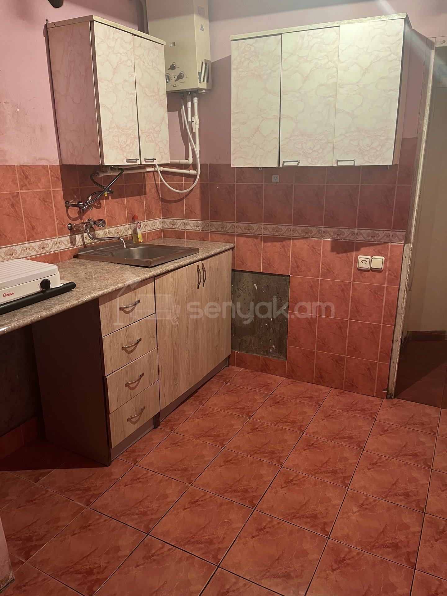 3 Սենյականոց Բնակարան Քարե Շենքում, 56քմ, 4/4 հարկ, Նորմալ Վիճակում