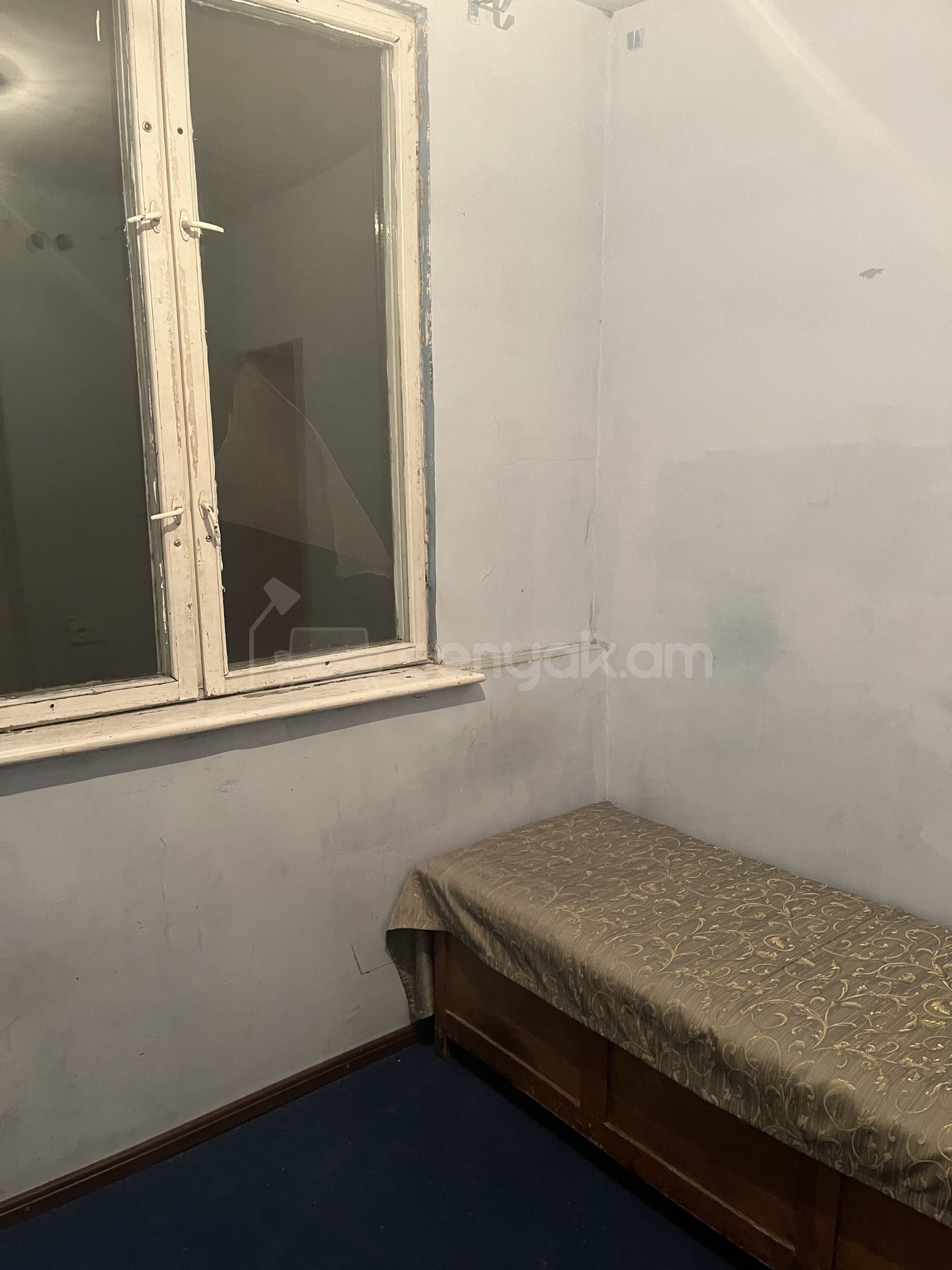 3 Սենյականոց Բնակարան Քարե Շենքում, 56քմ, 4/4 հարկ, Նորմալ Վիճակում