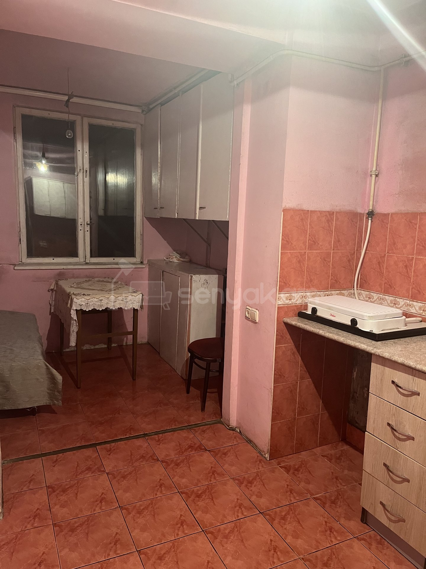 3 Սենյականոց Բնակարան Քարե Շենքում, 56քմ, 4/4 հարկ, Նորմալ Վիճակում
