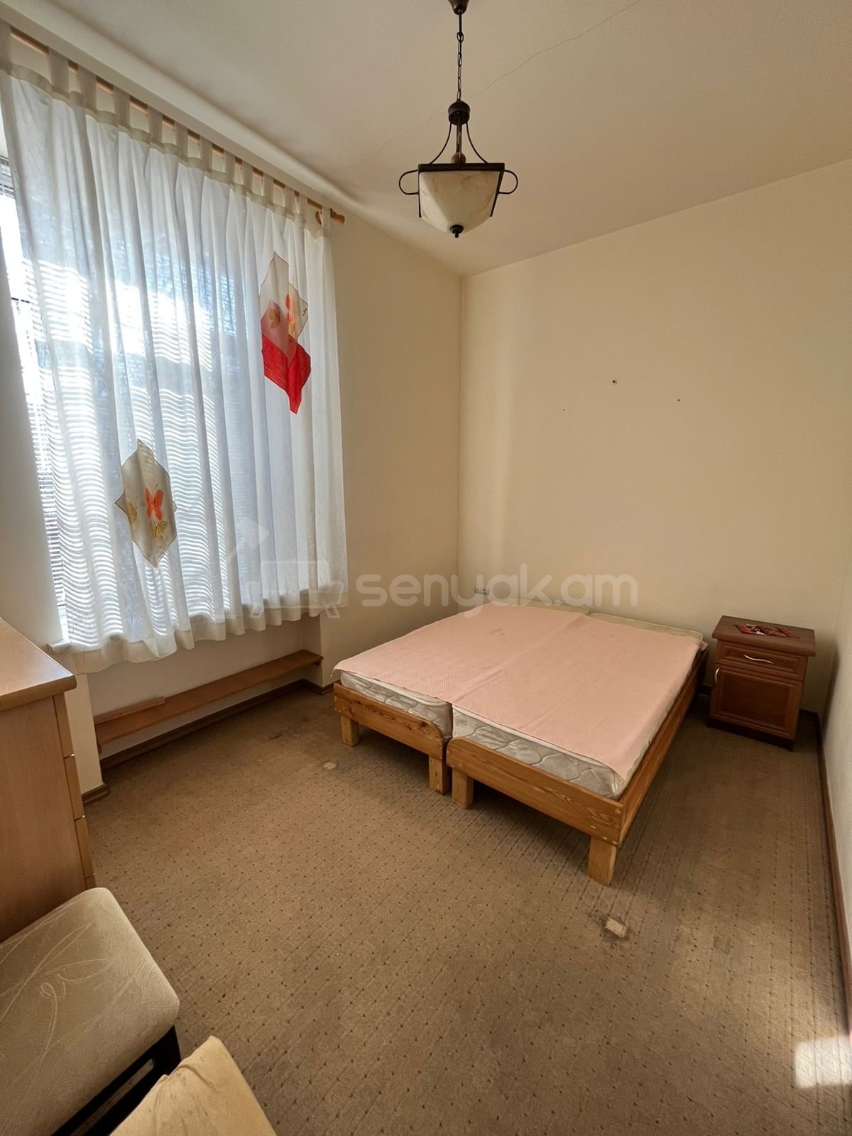 3 Սենյականոց Բնակարան Քարե Շենքում, 90քմ, 2/4 հարկ, Կապիտալ Վերանորոգված, Կահավորված