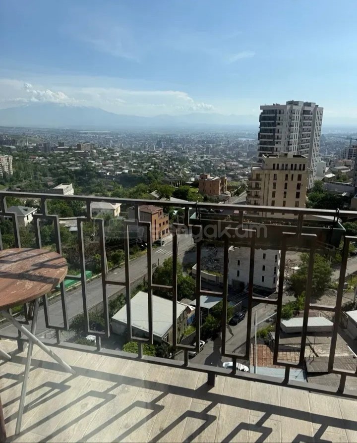 4 Սենյականոց Բնակարան Քարե Շենքում, 107քմ, 13/13 հարկ, Կապիտալ Վերանորոգված, Կահավորված