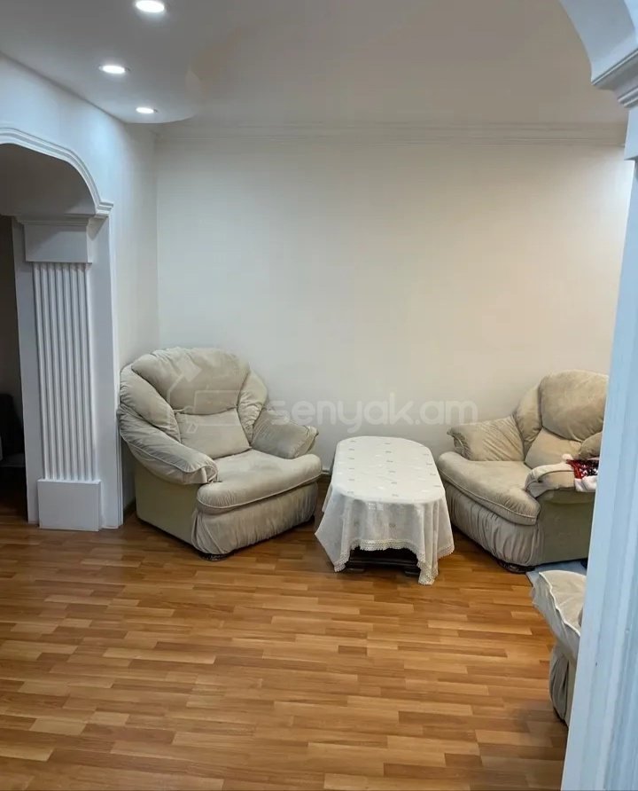 1 Սենյականոց Բնակարան Քարե Շենքում, 76քմ, 4/5 հարկ, Կապիտալ Վերանորոգված, Կահավորված