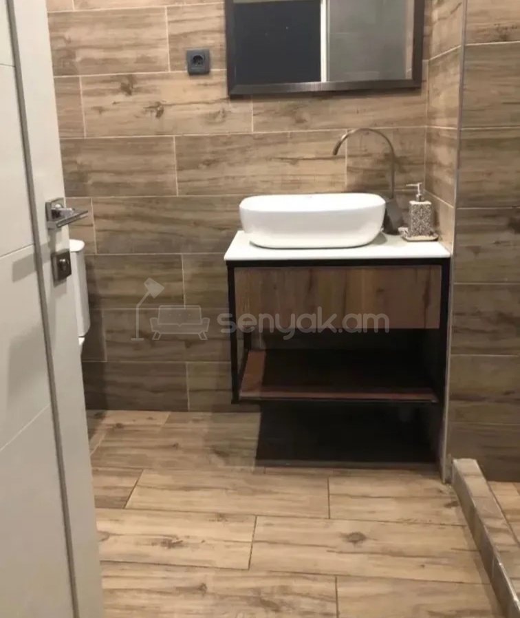 3 Սենյականոց Բնակարան Քարե Շենքում, 73քմ, 5/15 հարկ, Կապիտալ Վերանորոգված, Կահավորված