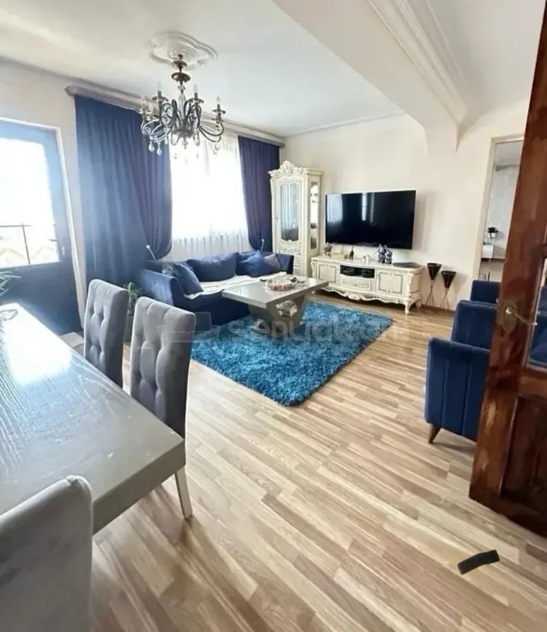 4 Սենյականոց Բնակարան Քարե Շենքում, 125քմ, 5/5 հարկ, Կապիտալ Վերանորոգված, Կահավորված