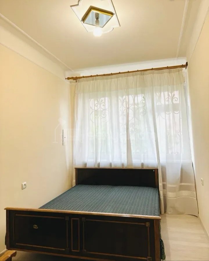 4 Սենյականոց Բնակարան Քարե Շենքում, 100քմ, 3/6 հարկ, Կապիտալ Վերանորոգված, Կահավորված