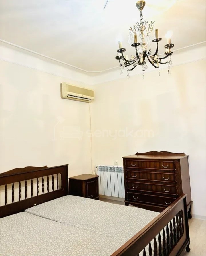 4 Սենյականոց Բնակարան Քարե Շենքում, 100քմ, 3/6 հարկ, Կապիտալ Վերանորոգված, Կահավորված