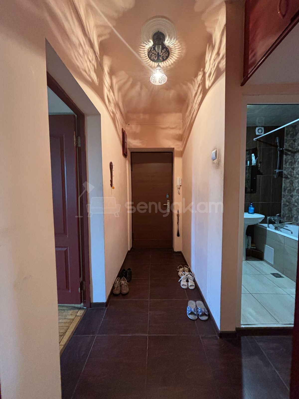 3 Սենյականոց Բնակարան Քարե Շենքում, 73քմ, 2/5 հարկ, Նորմալ Վիճակում