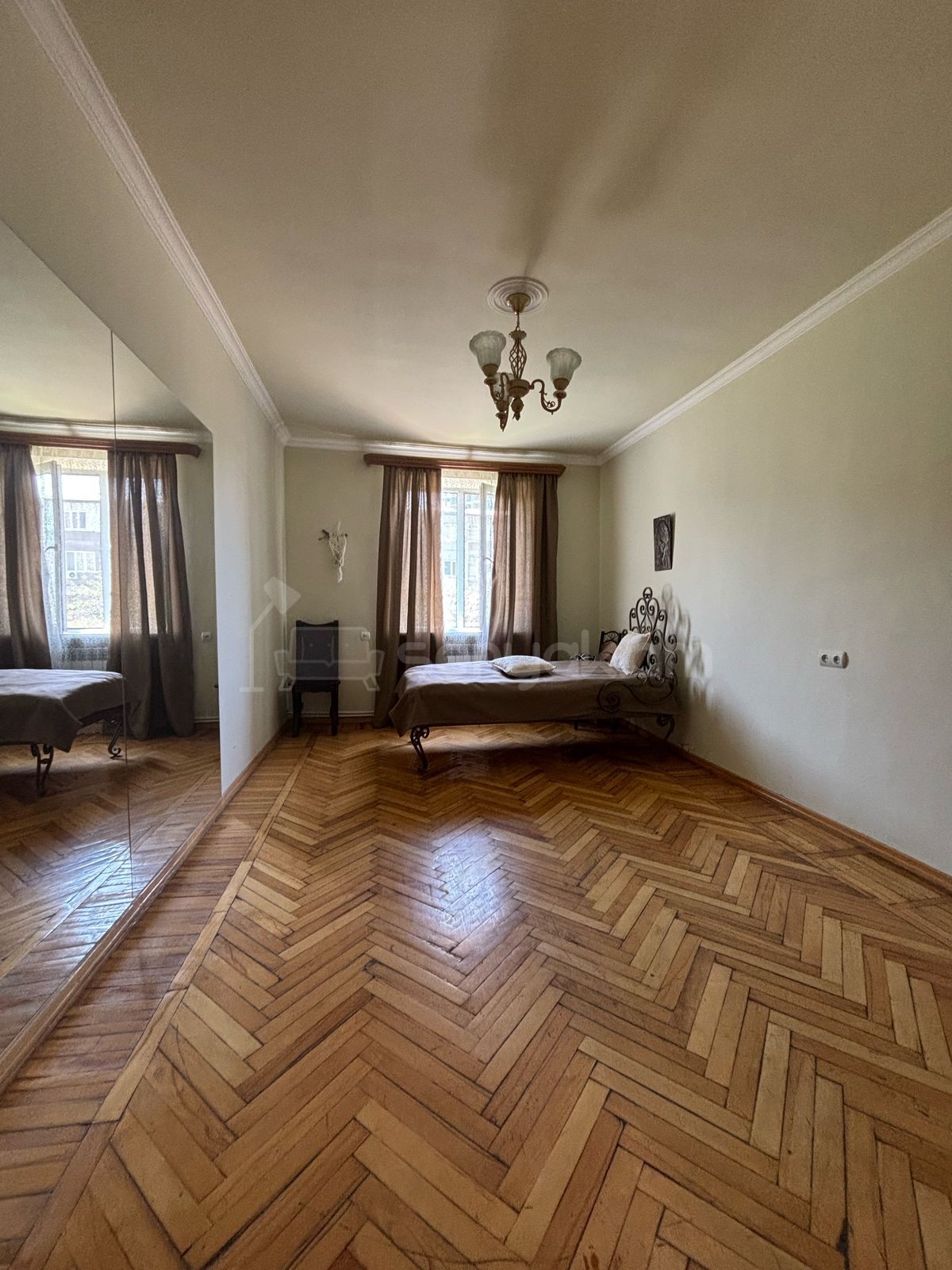 3 Սենյականոց Բնակարան Քարե Շենքում, 73քմ, 2/5 հարկ, Նորմալ Վիճակում