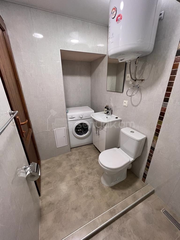 1 Սենյականոց Բնակարան Քարե Շենքում, 30քմ, 1/4 հարկ, Կապիտալ Վերանորոգված, Կահավորված
