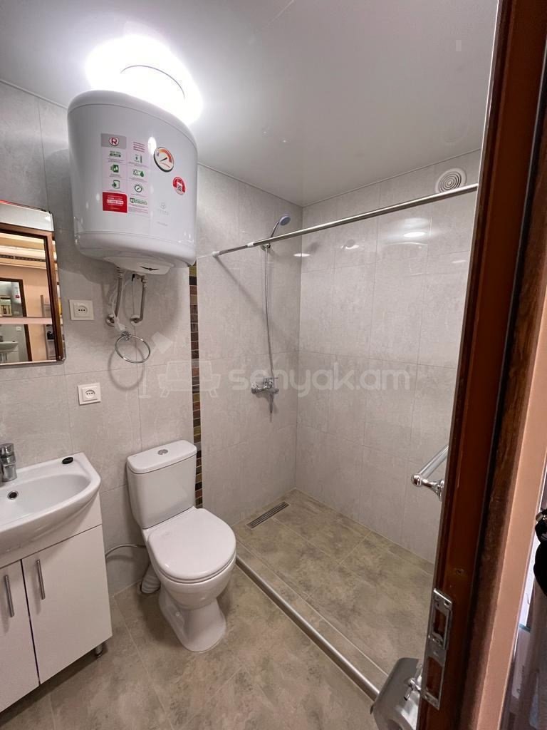 1 Սենյականոց Բնակարան Քարե Շենքում, 30քմ, 1/4 հարկ, Կապիտալ Վերանորոգված, Կահավորված