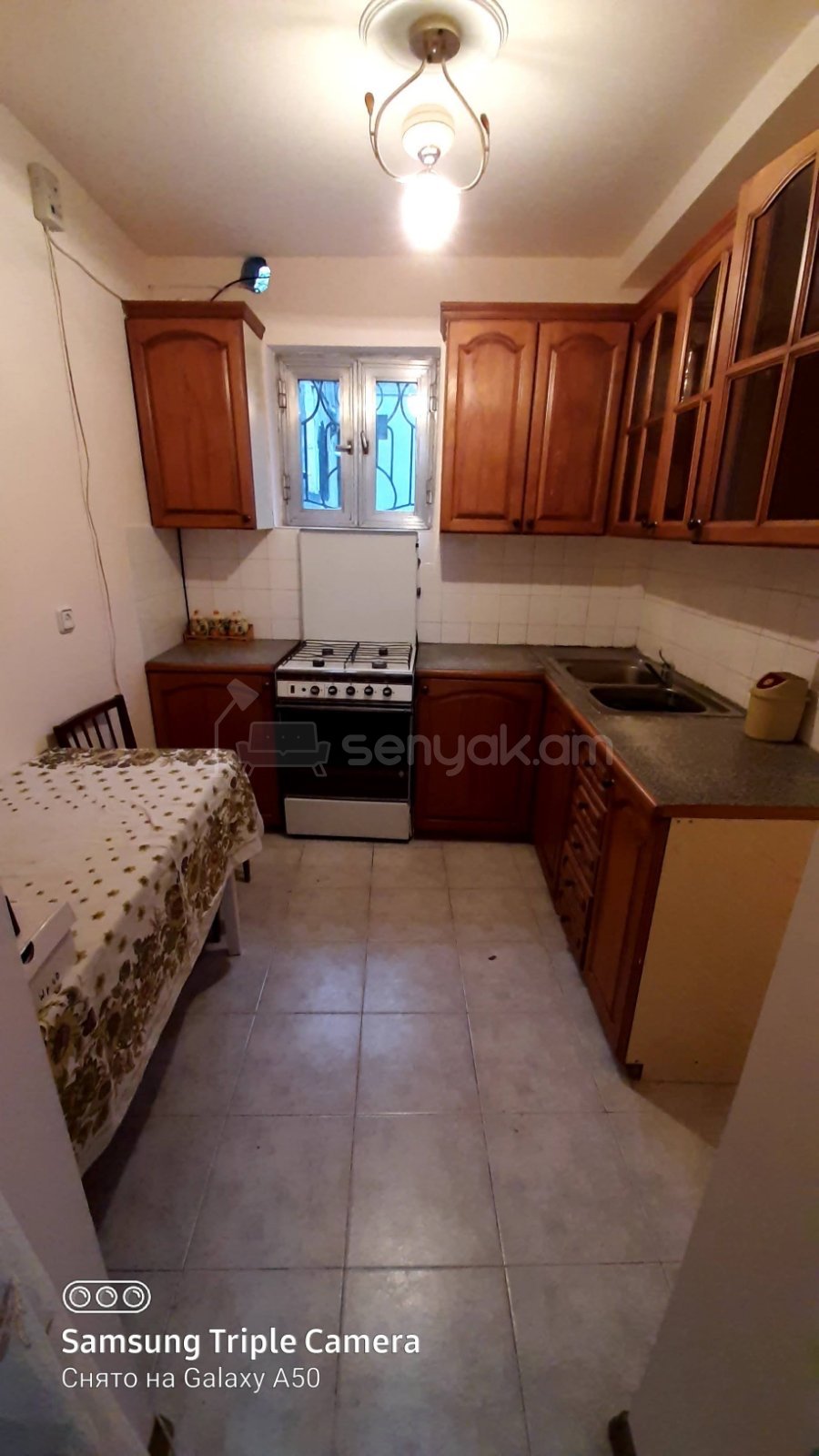 4 Սենյականոց Բնակարան Քարե Շենքում, 100քմ, 1/2 հարկ, Կոսմետիկ Վերանորոգված