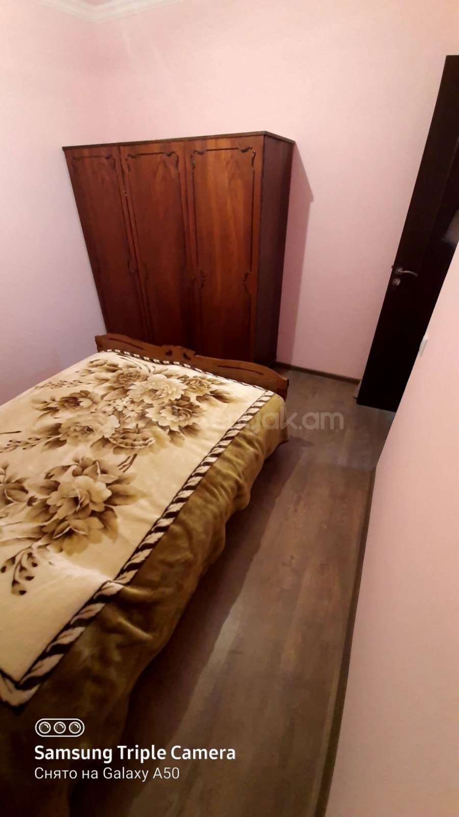 4 Սենյականոց Բնակարան Քարե Շենքում, 100քմ, 1/2 հարկ, Կոսմետիկ Վերանորոգված
