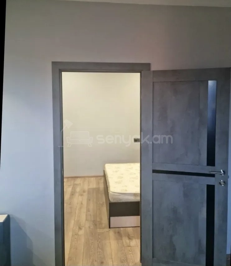 2 Սենյականոց Բնակարան Քարե Շենքում, 56քմ, 5/5 հարկ, Կապիտալ Վերանորոգված, Կահավորված
