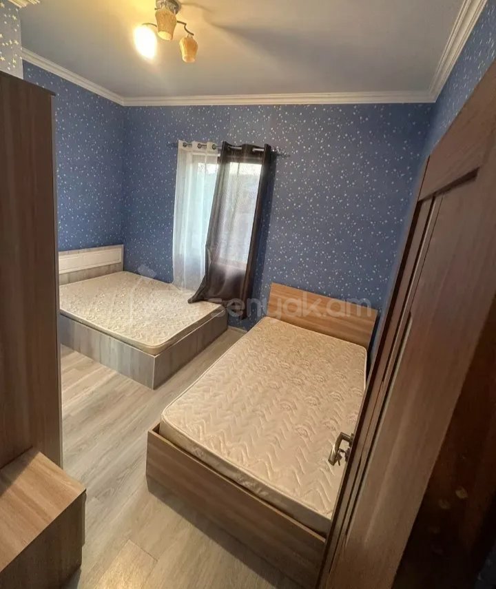 3 Սենյականոց Բնակարան Քարե Շենքում, 75քմ, 1/1 հարկ, Կապիտալ Վերանորոգված, Կահավորված