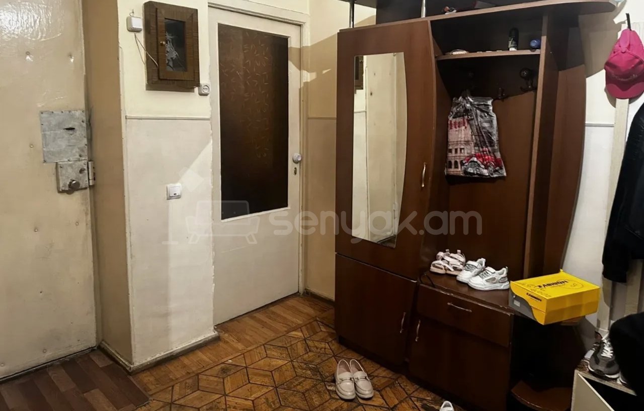 4 Սենյականոց Բնակարան Քարե Շենքում, 87քմ, 3/5 հարկ, Նորմալ Վիճակում, Կահավորված, Արևկող