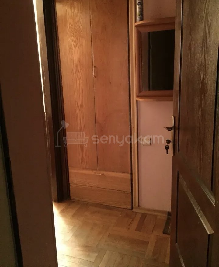 2 Սենյականոց Բնակարան Քարե Շենքում, 46քմ, 3/5 հարկ, Նորմալ Վիճակում, Կահավորված