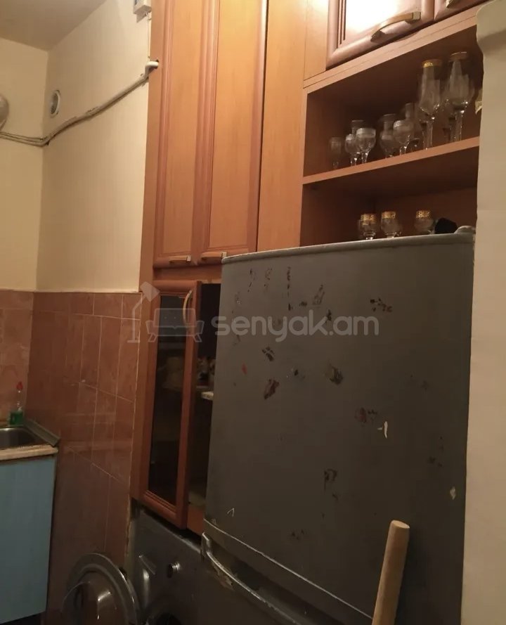 2 Սենյականոց Բնակարան Քարե Շենքում, 46քմ, 3/5 հարկ, Նորմալ Վիճակում, Կահավորված