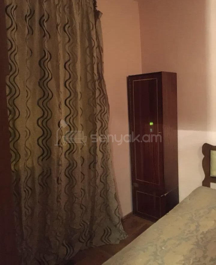 2 Սենյականոց Բնակարան Քարե Շենքում, 46քմ, 3/5 հարկ, Նորմալ Վիճակում, Կահավորված