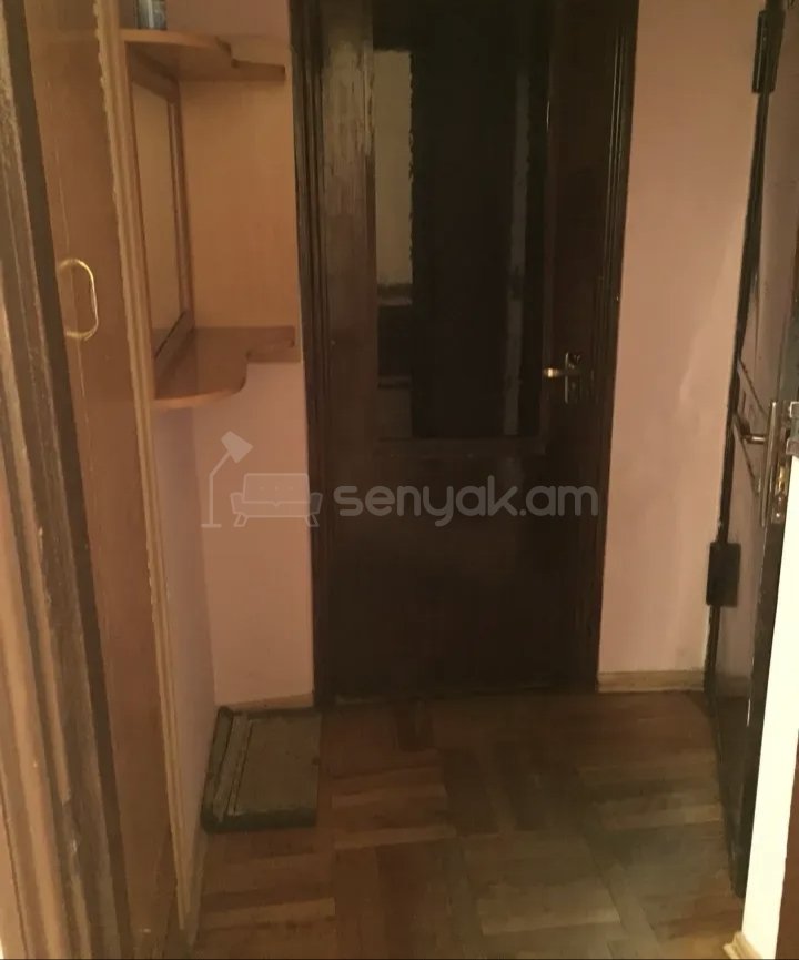 2 Սենյականոց Բնակարան Քարե Շենքում, 46քմ, 3/5 հարկ, Նորմալ Վիճակում, Կահավորված