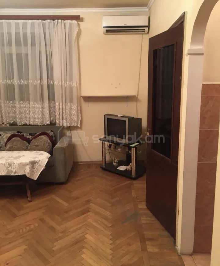 2 Սենյականոց Բնակարան Քարե Շենքում, 46քմ, 3/5 հարկ, Նորմալ Վիճակում, Կահավորված