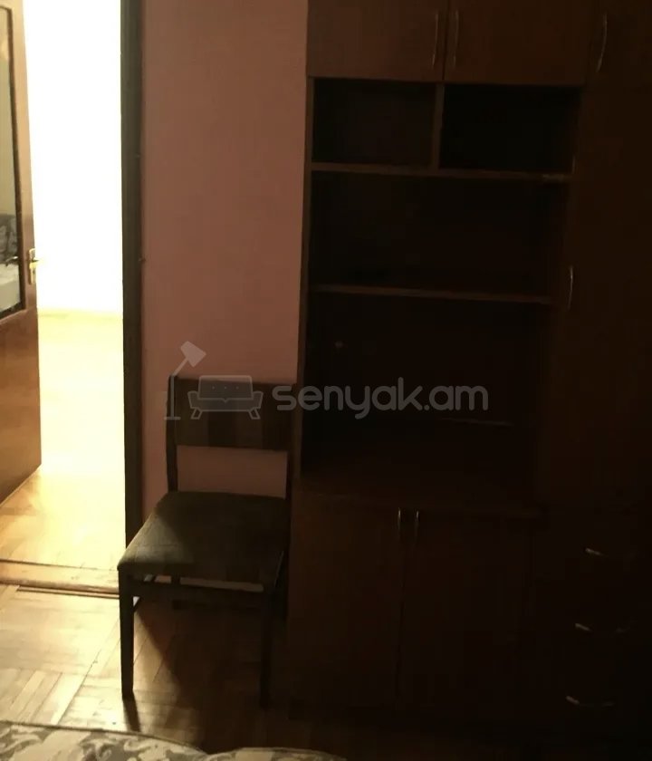 2 Սենյականոց Բնակարան Քարե Շենքում, 46քմ, 3/5 հարկ, Նորմալ Վիճակում, Կահավորված