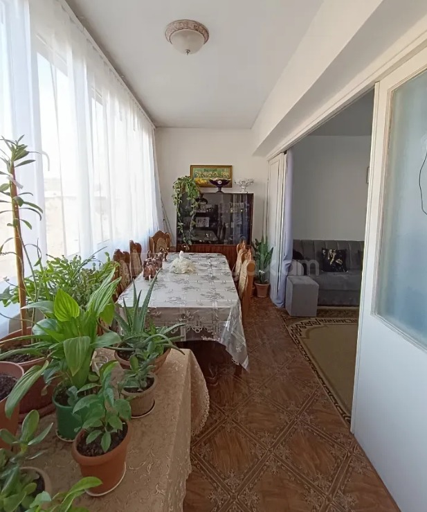 2 Սենյականոց Բնակարան Քարե Շենքում, 64քմ, 5/5 հարկ, Կապիտալ Վերանորոգված