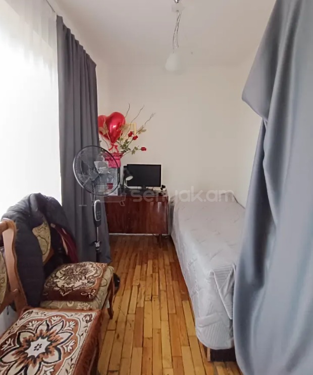 2 Սենյականոց Բնակարան Քարե Շենքում, 64քմ, 5/5 հարկ, Կապիտալ Վերանորոգված