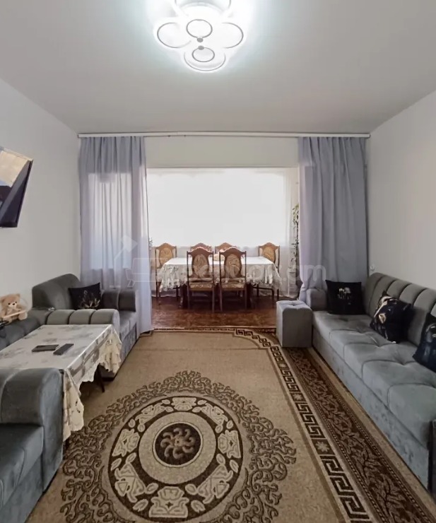 2 Սենյականոց Բնակարան Քարե Շենքում, 64քմ, 5/5 հարկ, Կապիտալ Վերանորոգված