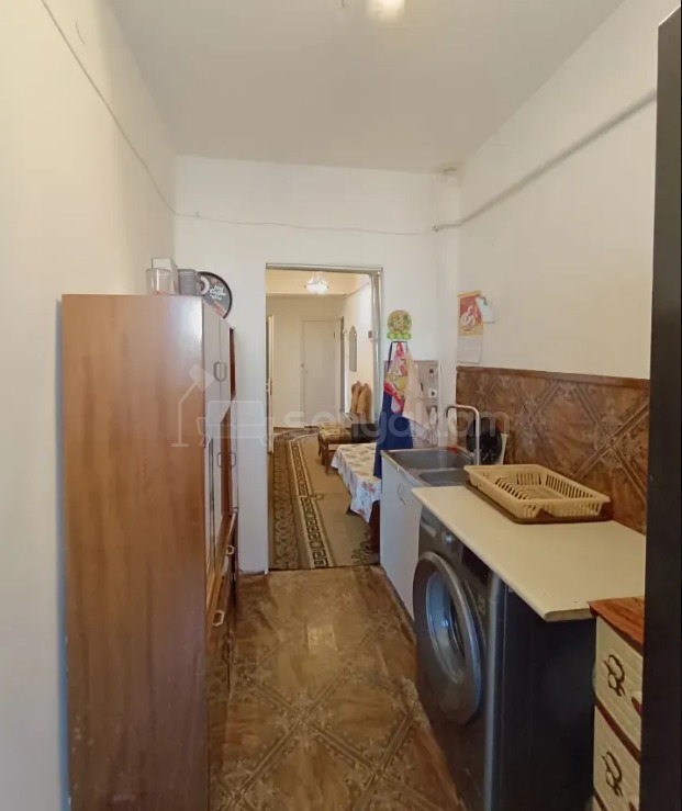 2 Սենյականոց Բնակարան Քարե Շենքում, 64քմ, 5/5 հարկ, Կապիտալ Վերանորոգված