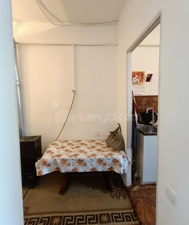 2 Սենյականոց Բնակարան Քարե Շենքում, 64քմ, 5/5 հարկ, Կապիտալ Վերանորոգված