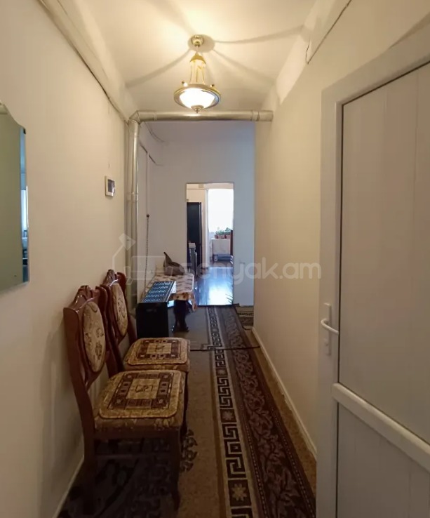2 Սենյականոց Բնակարան Քարե Շենքում, 64քմ, 5/5 հարկ, Կապիտալ Վերանորոգված