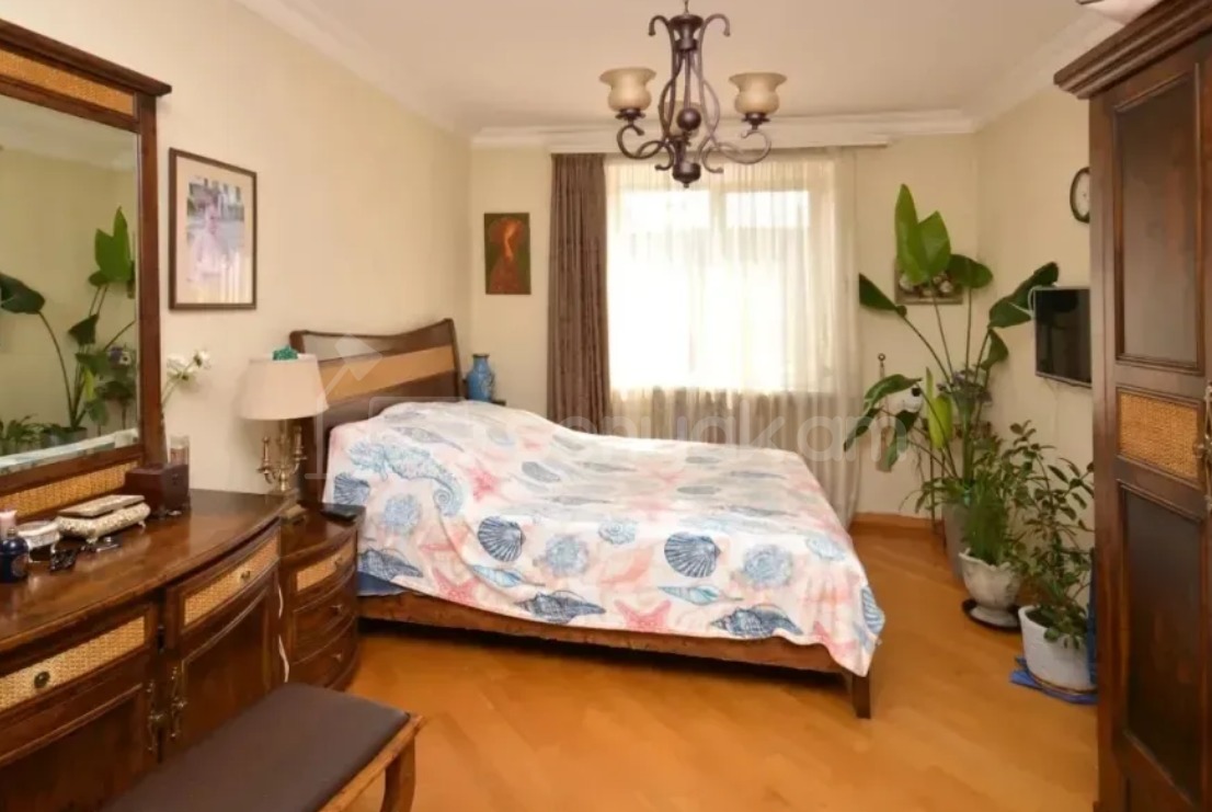 4 Սենյականոց Բնակարան Քարե Շենքում, 87քմ, 4/5 հարկ, Կապիտալ Վերանորոգված