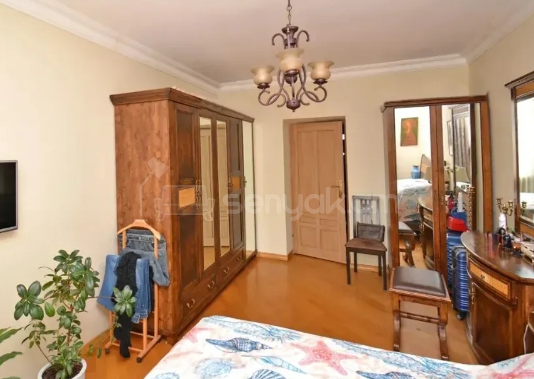 4 Սենյականոց Բնակարան Քարե Շենքում, 87քմ, 4/5 հարկ, Կապիտալ Վերանորոգված