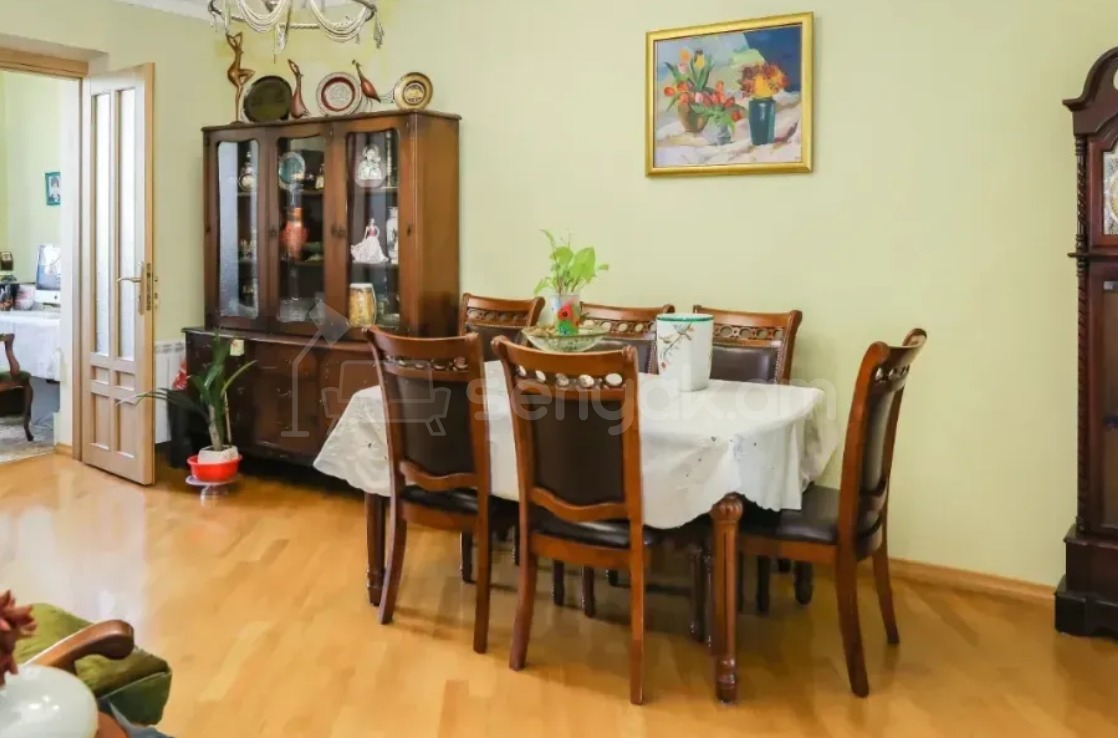 4 Սենյականոց Բնակարան Քարե Շենքում, 87քմ, 4/5 հարկ, Կապիտալ Վերանորոգված