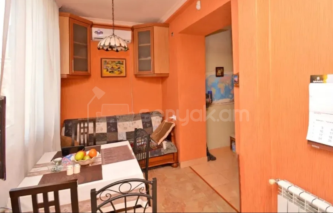 4 Սենյականոց Բնակարան Քարե Շենքում, 87քմ, 4/5 հարկ, Կապիտալ Վերանորոգված